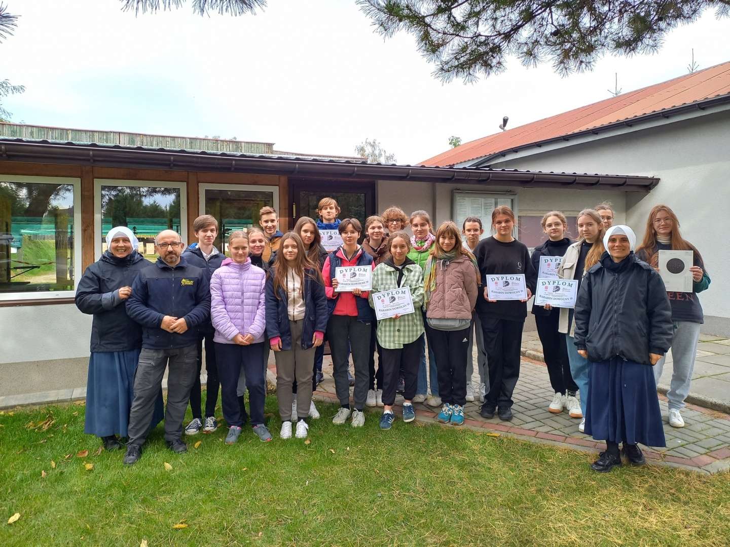 Klasy pierwsze na strzelnicy w Żyrardowie